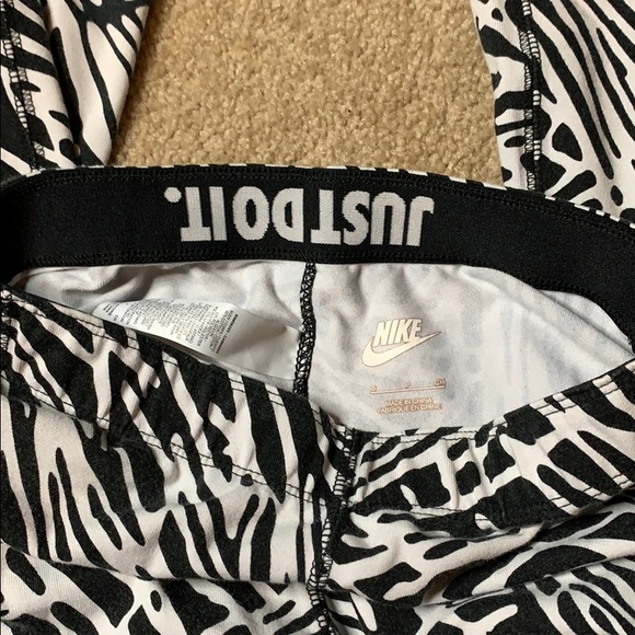 WOMENS NIKE “JUST DO IT” TIGHTS - Picture 4 of 4